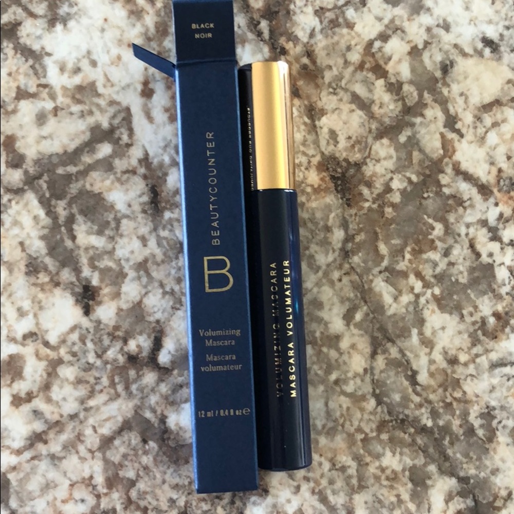 New Beautycounter Volumizing Mascara- Black